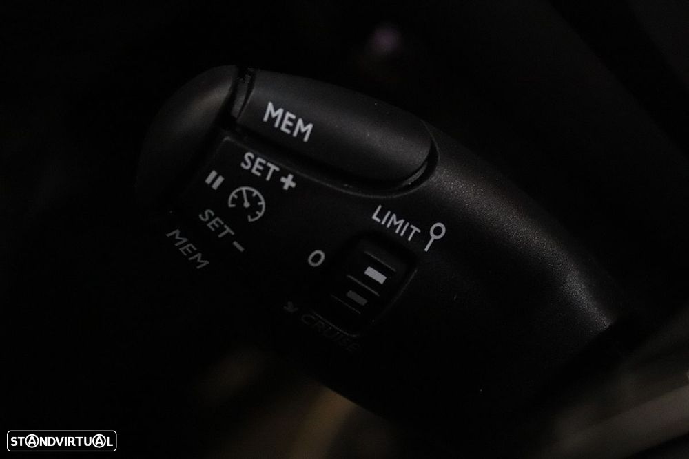 Peugeot 2008 1.2 PureTech Allure - 18