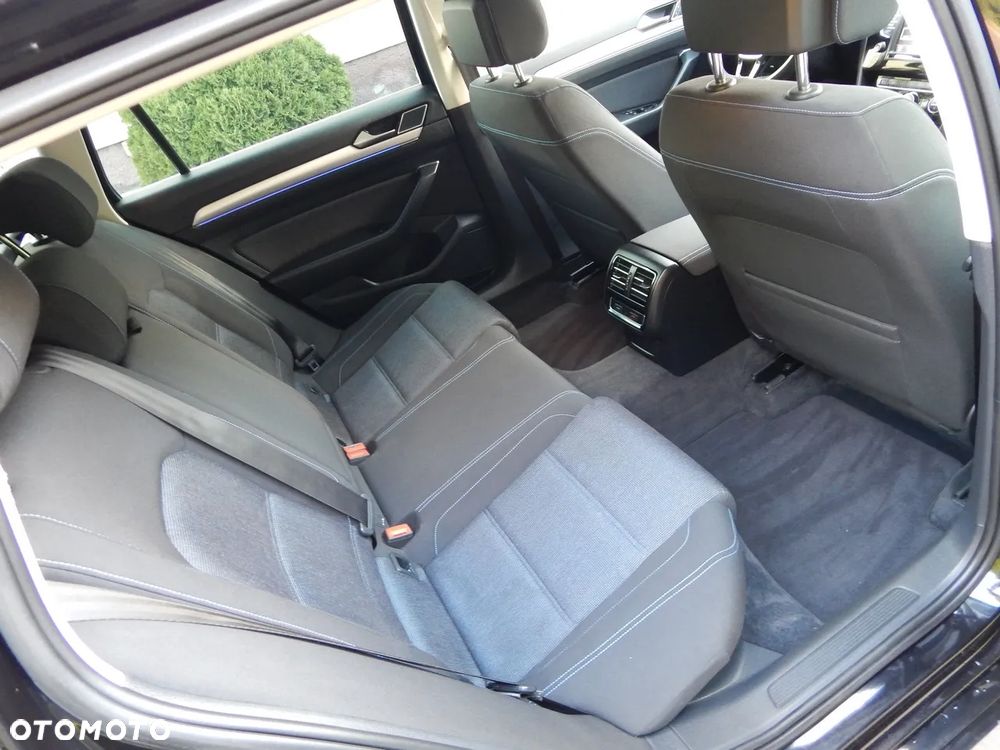 Volkswagen Passat - 18