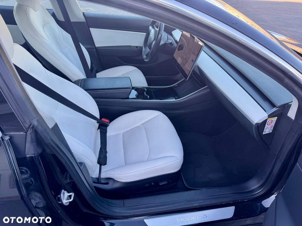 Tesla Model 3 - 16