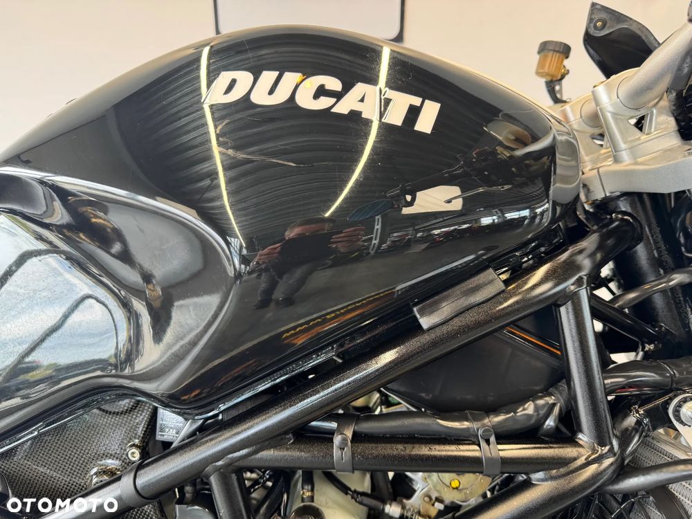 Ducati Monster - 11