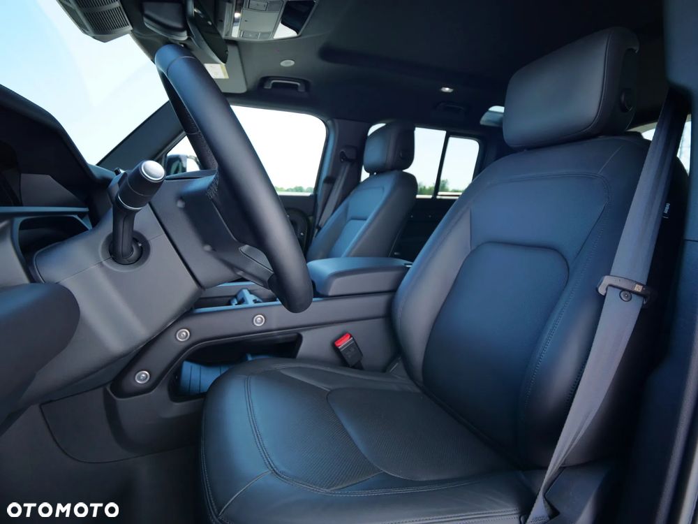 Land Rover Defender - 25