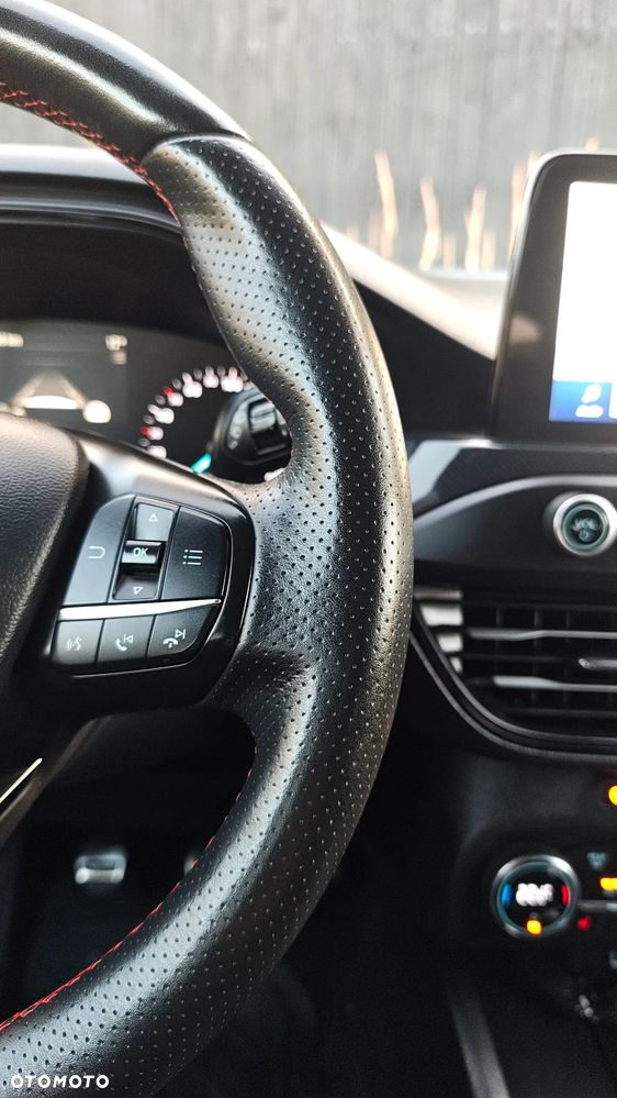 Ford Focus 1.0 EcoBoost STart-Stopp-System ST-LINE X - 33