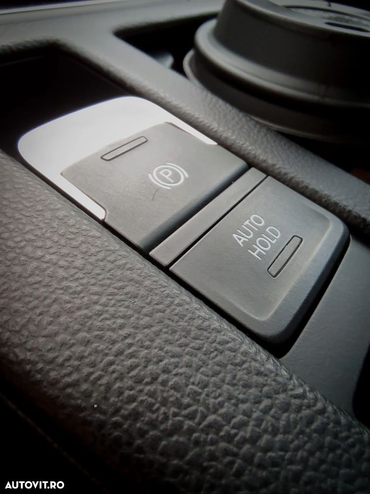 Volkswagen Passat Variant 2.0 TDI SCR DSG Comfortline - 23