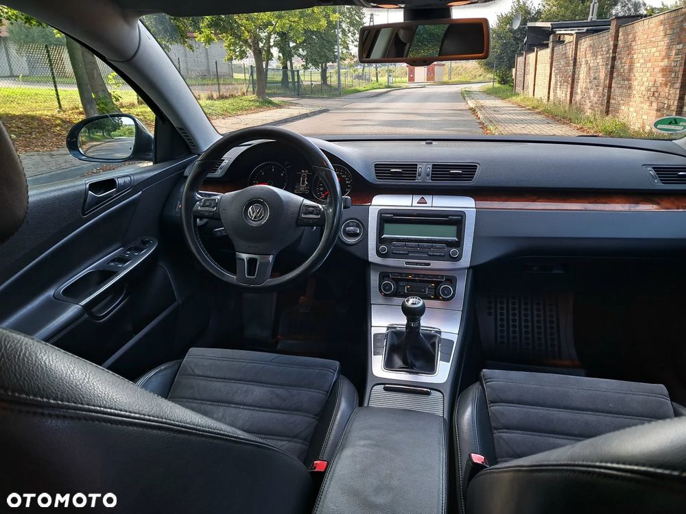 Volkswagen Passat Variant 2.0 TDI DPF Highline - 24