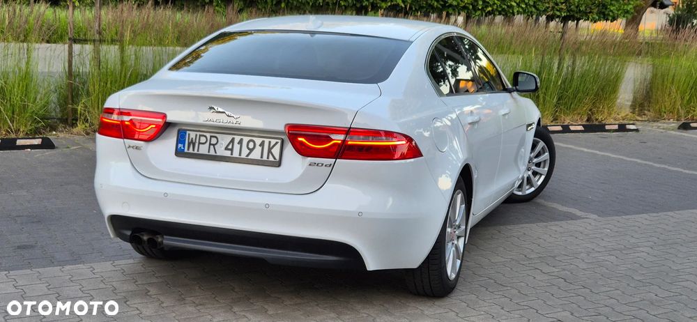 Jaguar XE 2.0 D R-Sport - 4