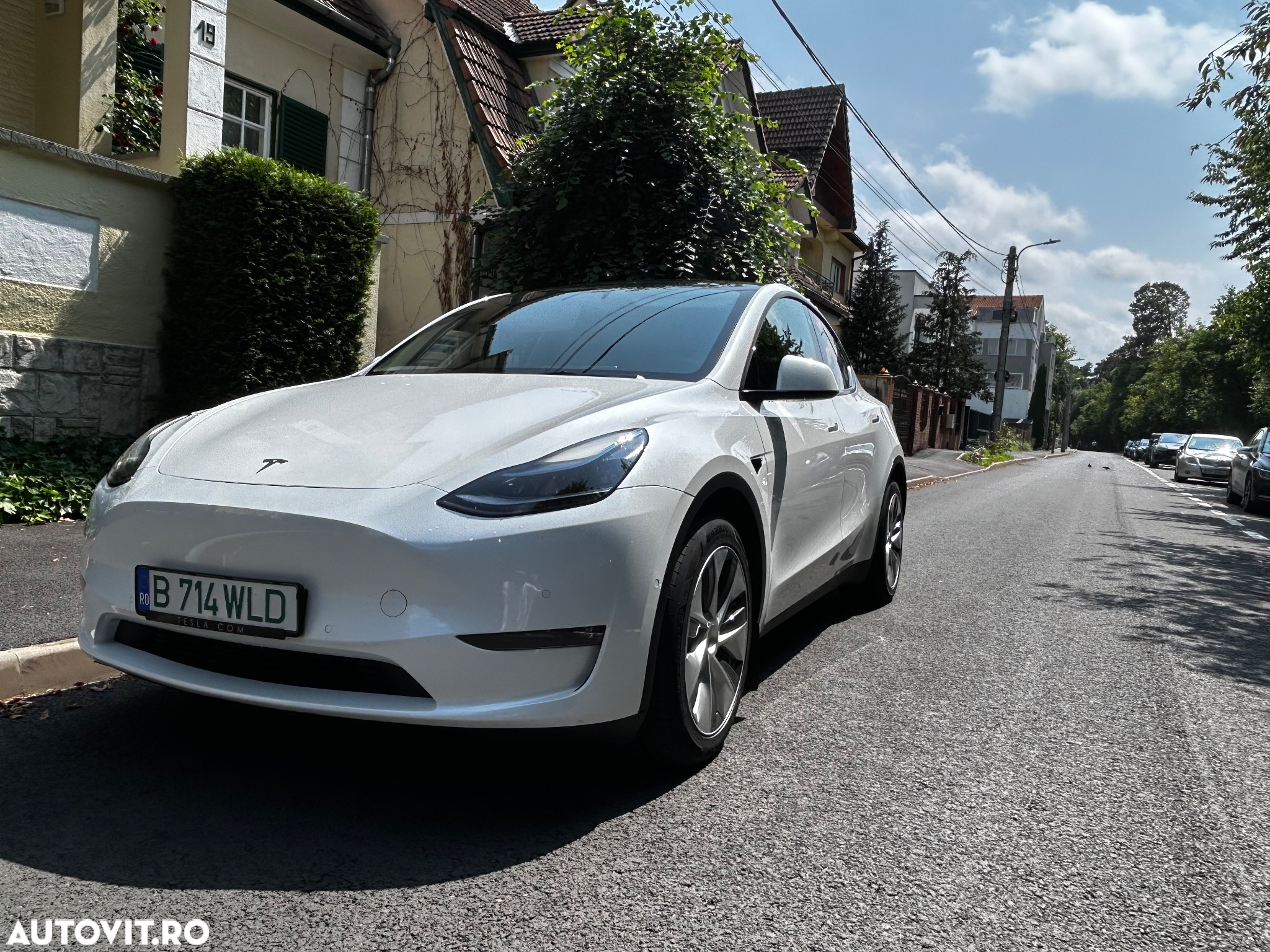 Tesla Model Y Long Range Dual Motor AWD - 11
