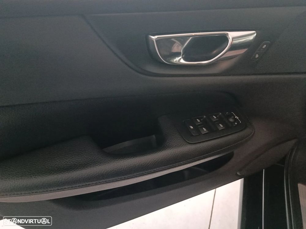 Volvo V60 2.0 B4 Plus Dark Auto - 21