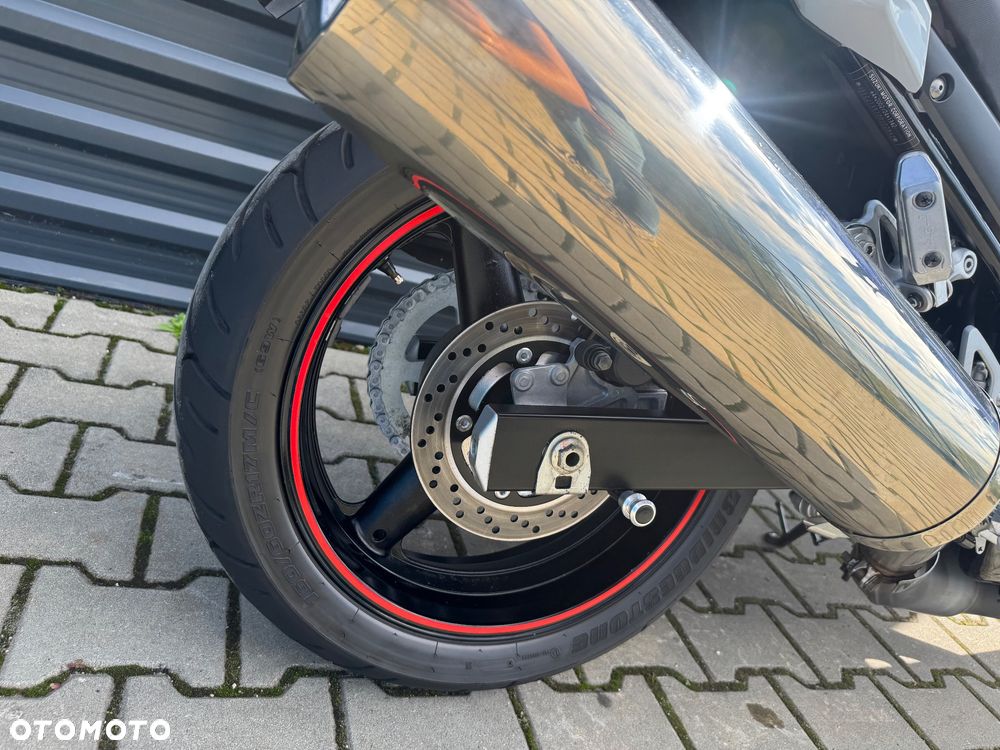 Suzuki GSX - 21