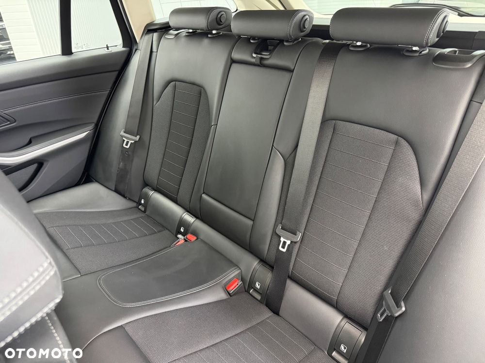 BMW Seria 3 318d Touring Advantage - 28