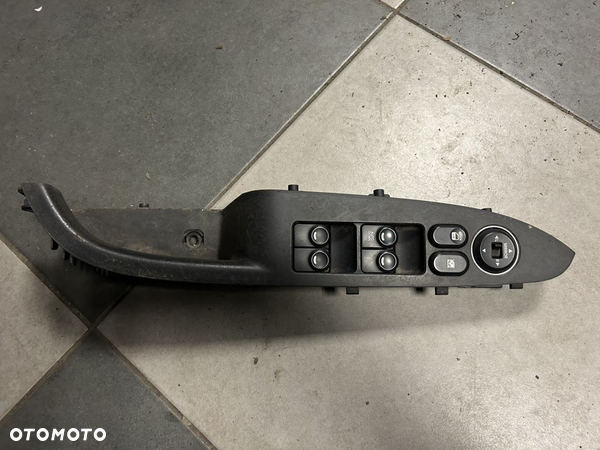 Hyundai I30 I PANEL PRZEŁĄCZNIK SZYB LUSTEREK 93570-2L010