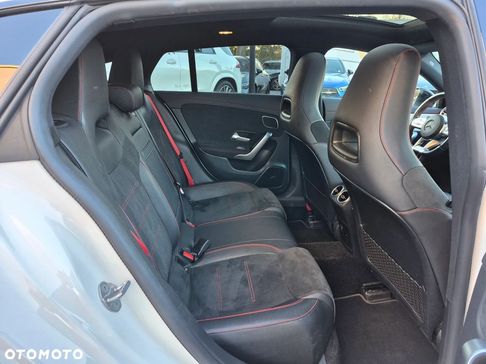 Mercedes-Benz CLA - 31