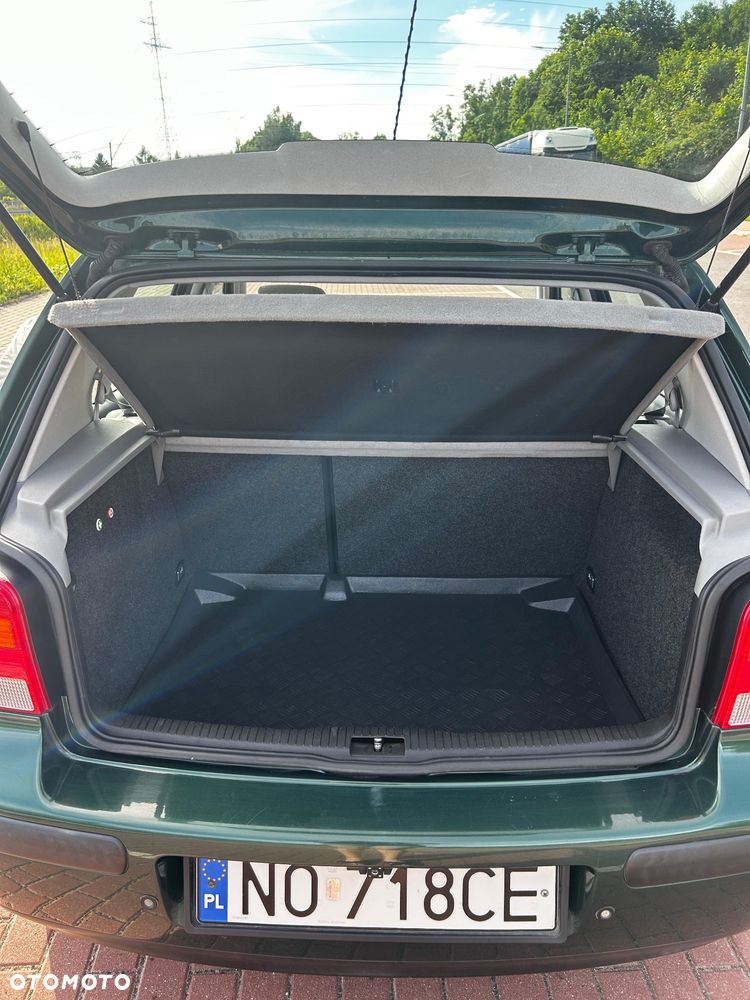 Volkswagen Golf 1.6 - 24