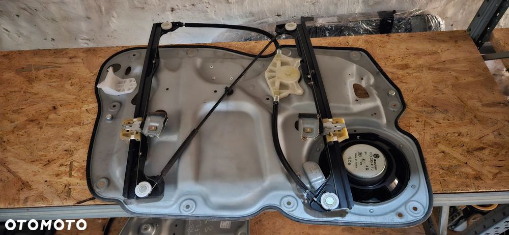 VW Caddy 2K III 2003-  Plansza drzwi przednia prawa Podnośnik szyby przód prawy Silniczek podnośnika Głośnik drzwi Moduł Sterownik 1K0959792C 1T0959702 EUROPA - 6