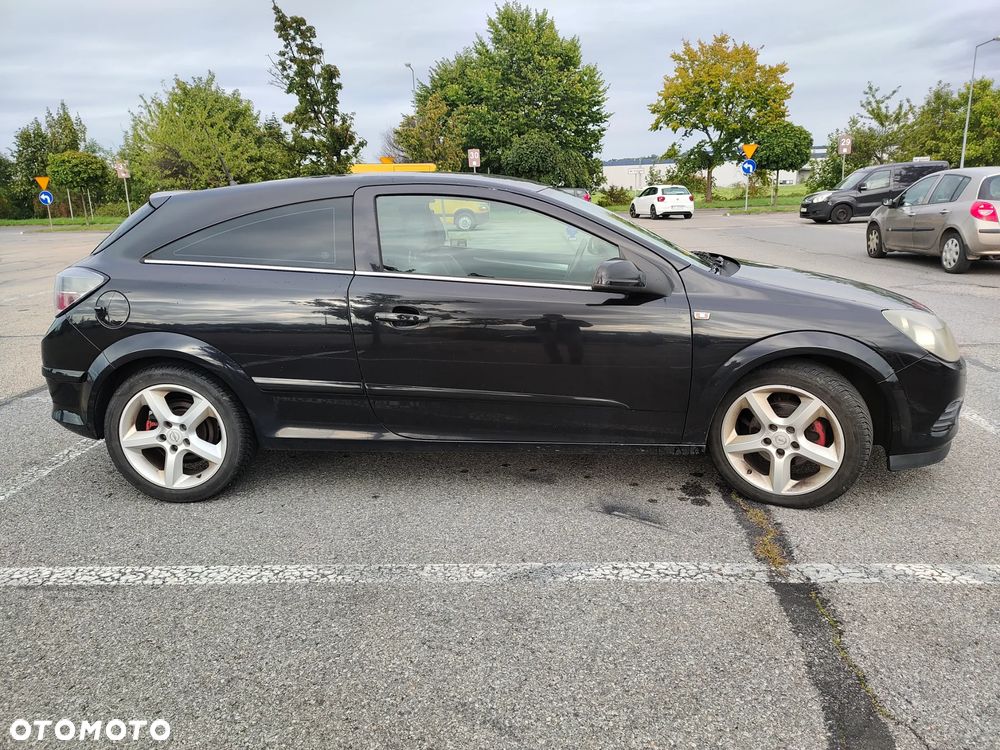 Opel Astra III GTC 1.6 Cosmo - 2