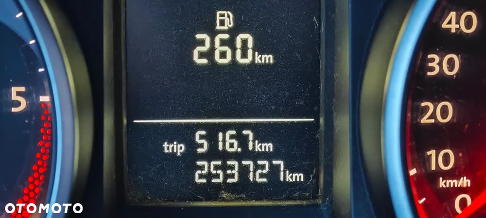 Volkswagen Golf 1.6 TDI DPF Highline - 4