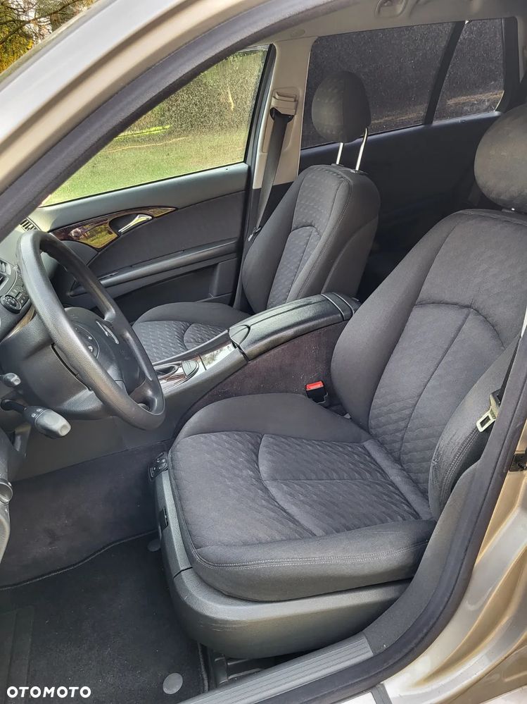 Mercedes-Benz Klasa E 320 T Classic - 9