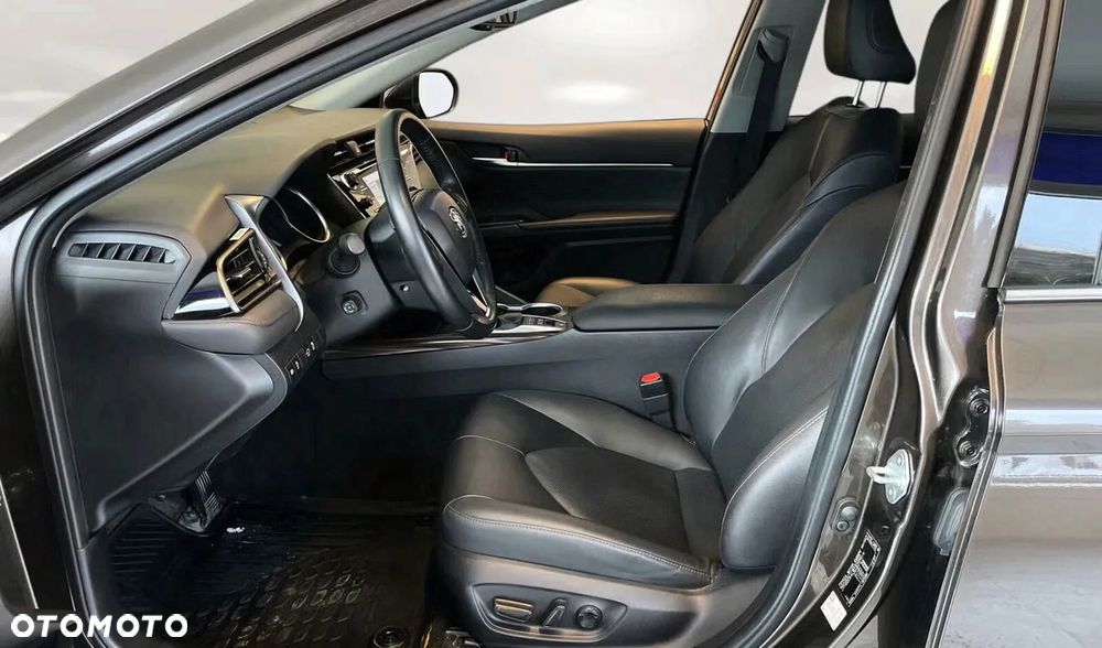 Toyota Camry Executive - 6