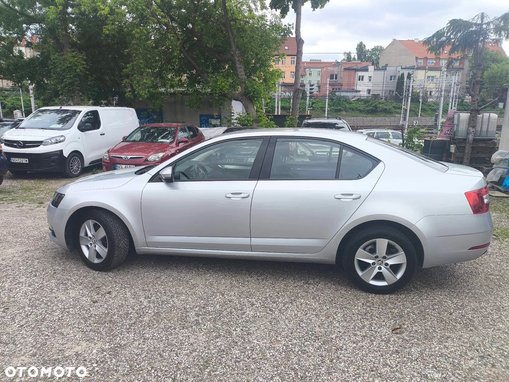 Skoda Octavia 1.6 TDI Ambition DSG - 8