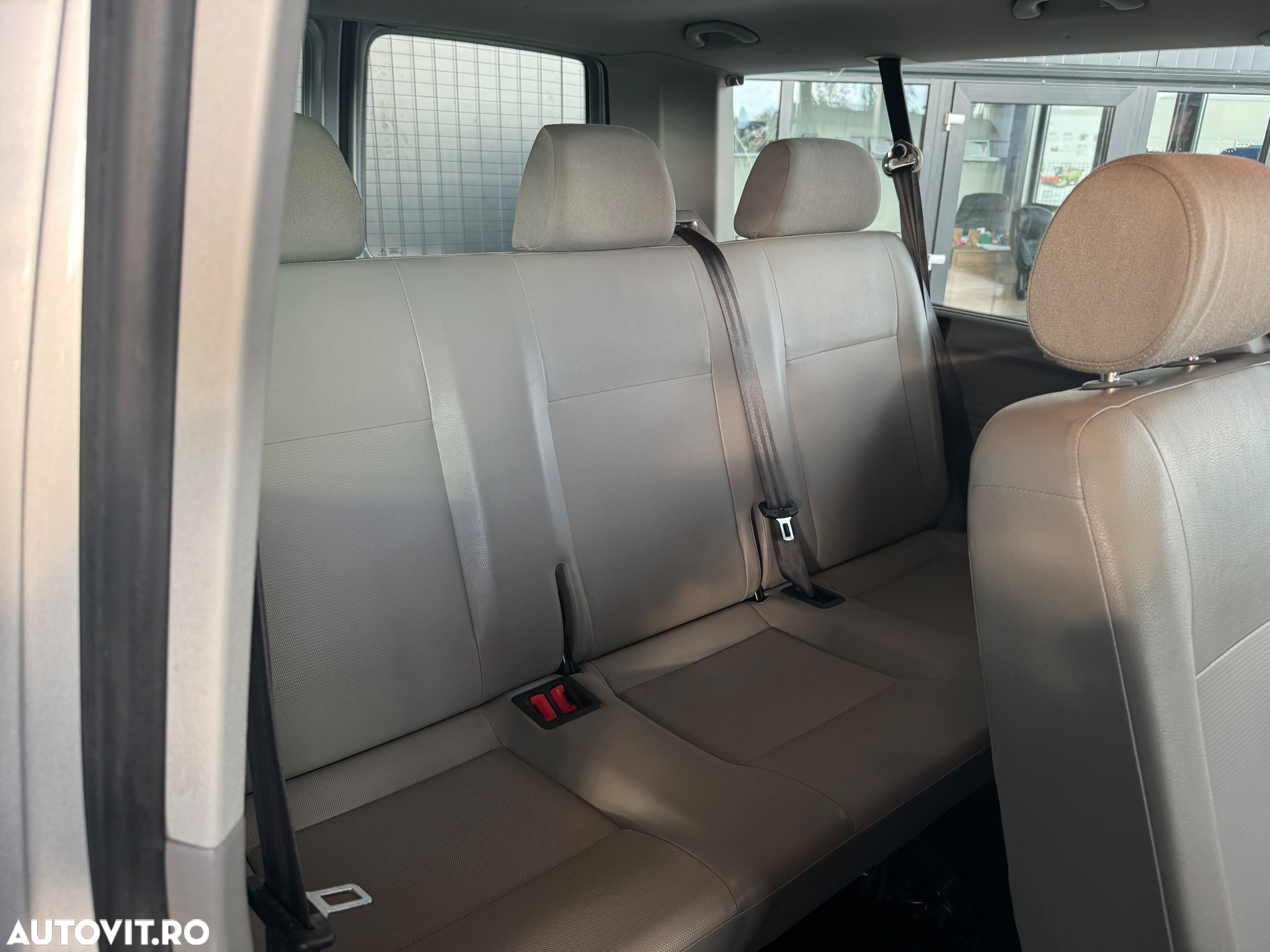Volkswagen Caravelle - 17