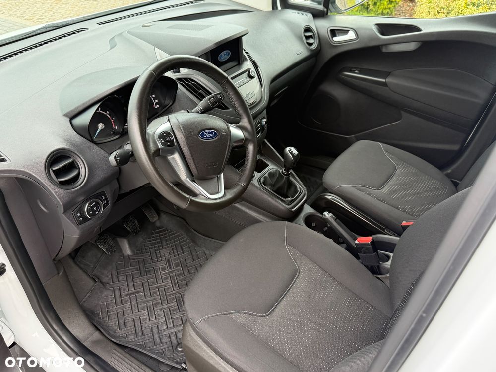 Ford Transit Courier - 25