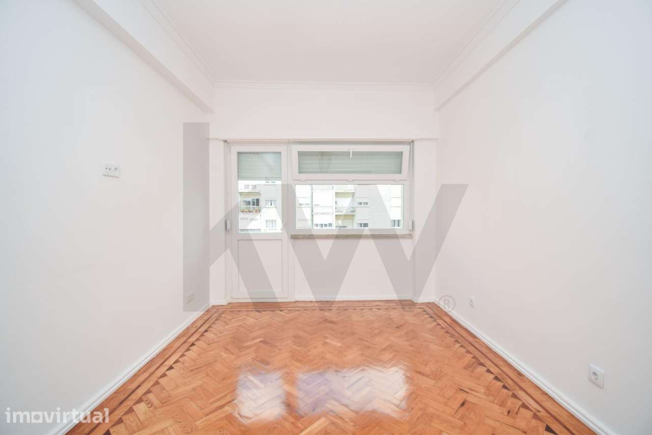 Apartamento T3 com Varanda e Excelente Luminosidade | Benfica - Grande imagem: 3/28