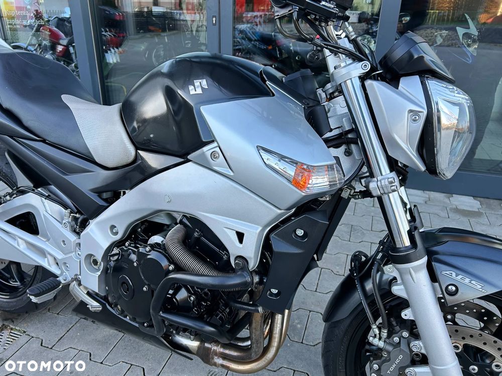 Suzuki GSR - 2