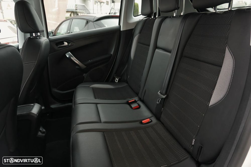 Peugeot 2008 1.6 e-HDi Allure - 14