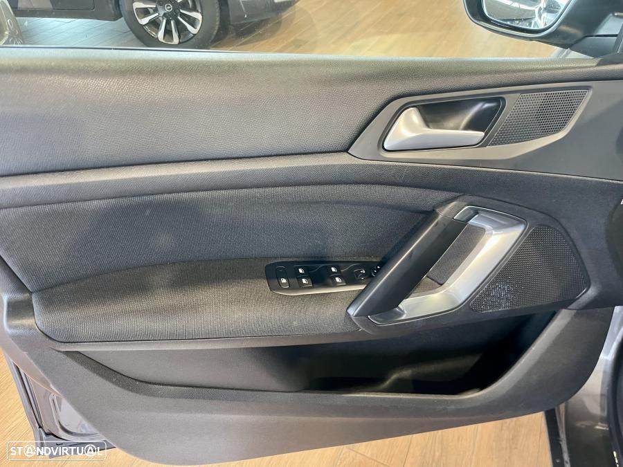 Peugeot 308 SW 1.2 PureTech Allure Pack EAT8 - 25