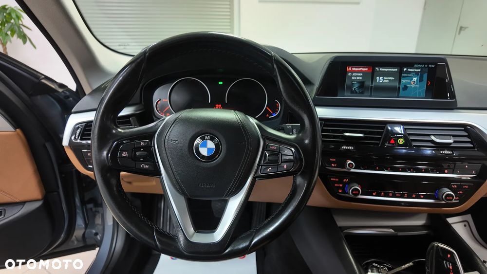 BMW Seria 5 520d Luxury Line sport - 25