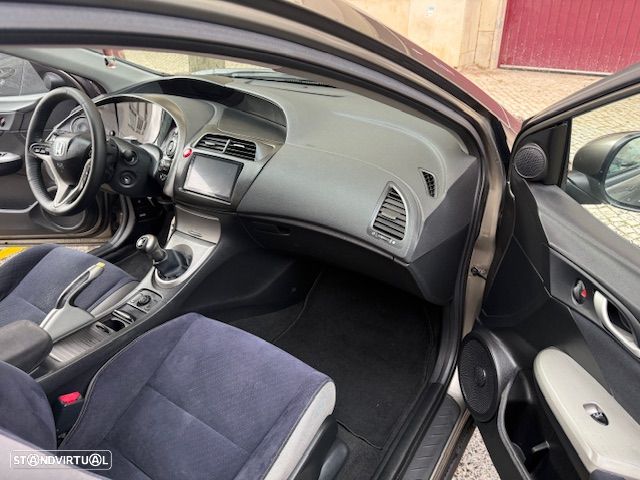 Honda Civic 1.8 Sport - 18