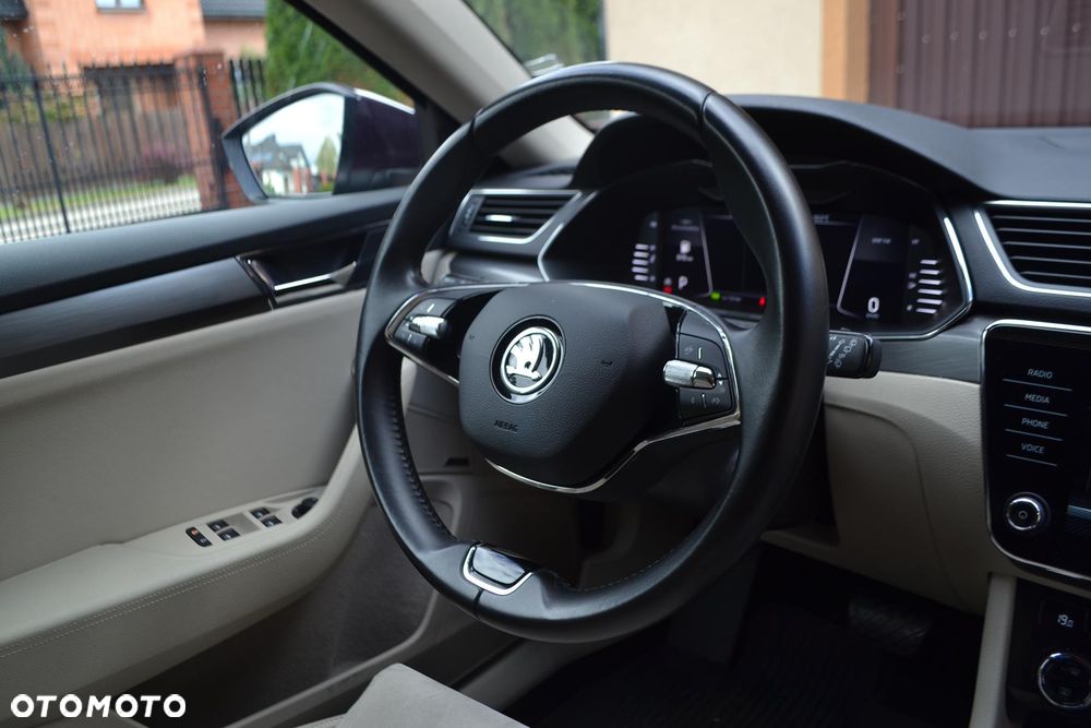 Skoda Superb 2.0 TDI SCR Style DSG - 32