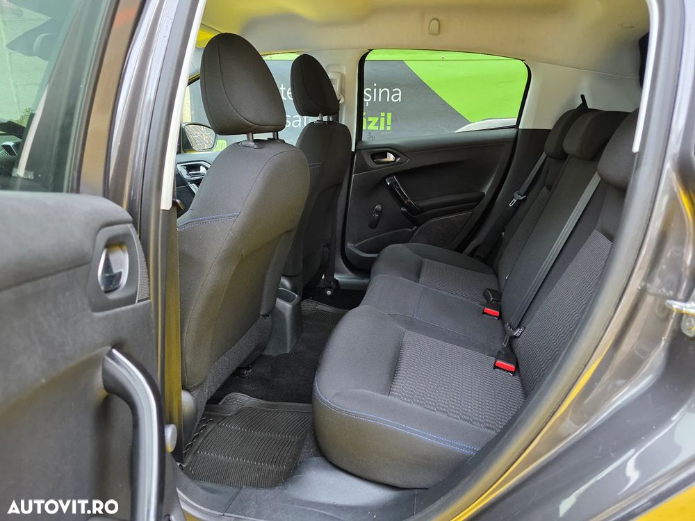 Peugeot 208 1.2 L PureTech Style - 10