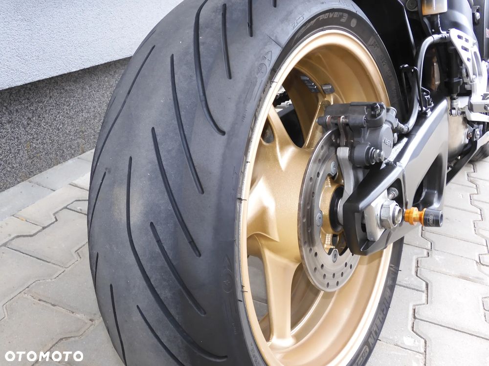 Yamaha R1 - 17