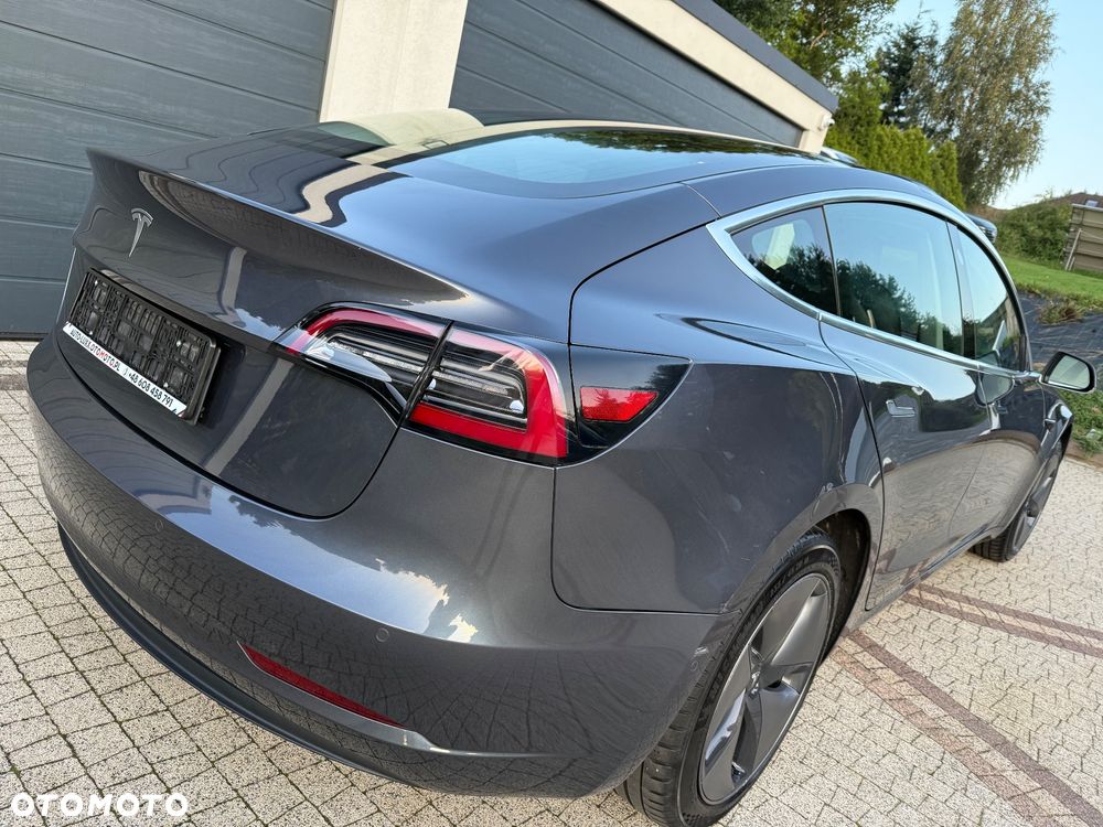 Tesla Model 3 - 12