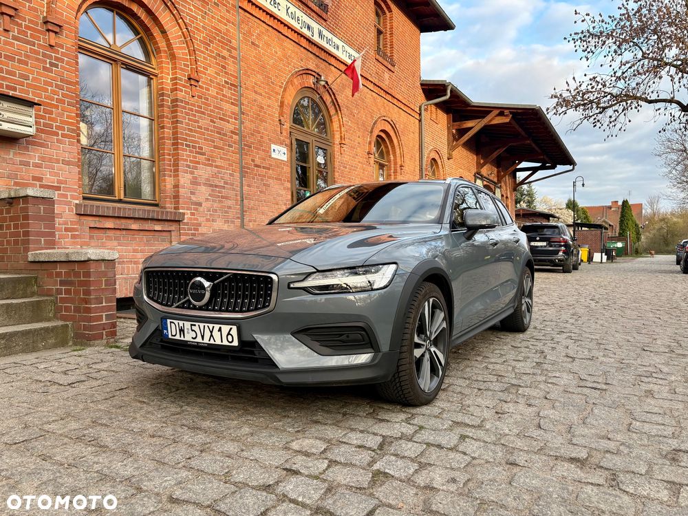 Volvo V60 B5 B AWD Plus Dark - 1