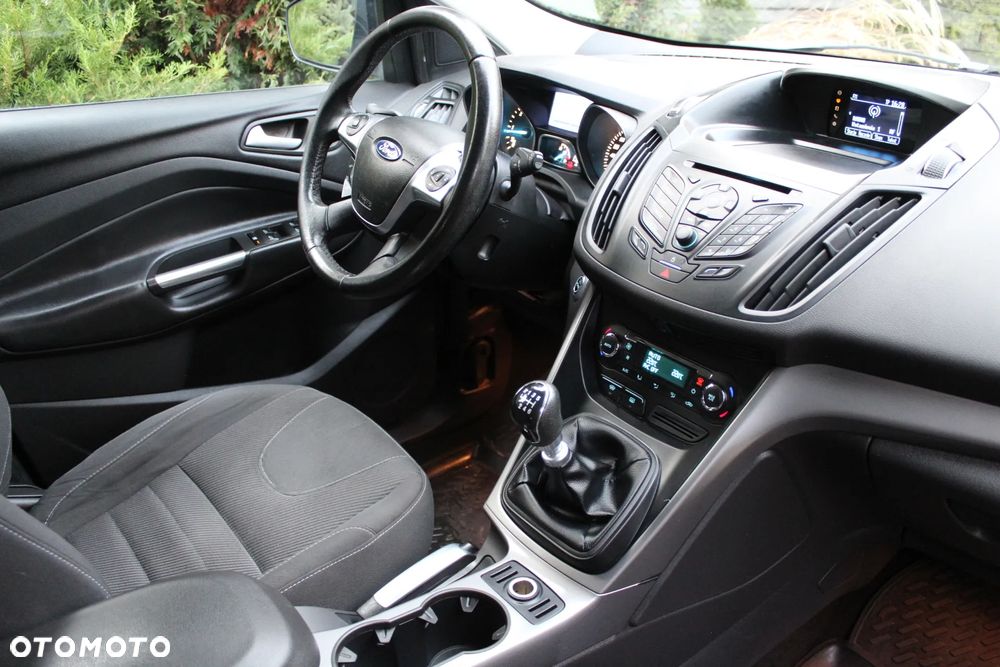 Ford Kuga 2.0 TDCi 2x4 Titanium - 12