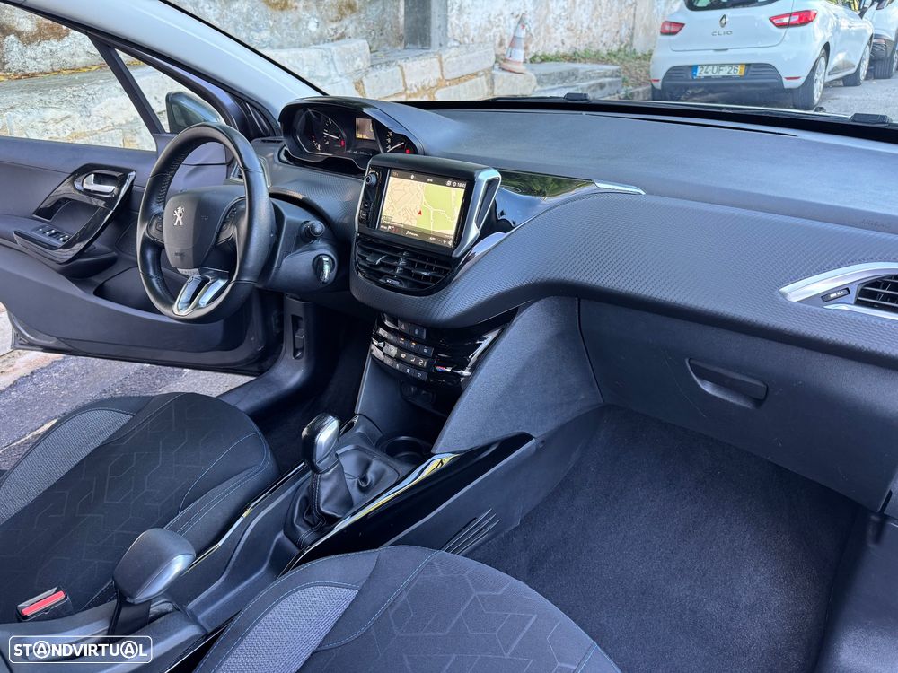 Peugeot 2008 BlueHDi 100 STOP & START Signature - 21