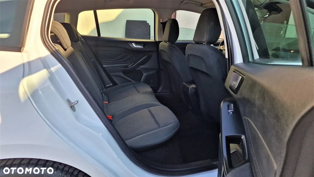 Ford Focus SW 1.0 EcoBoost Active Business - 11