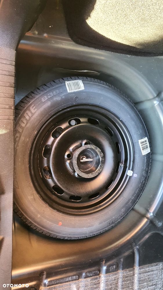 Ford Fiesta 1.3 Ambiente - 24