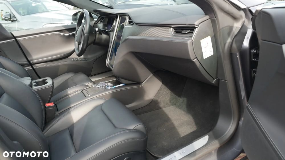 Tesla Model S - 21
