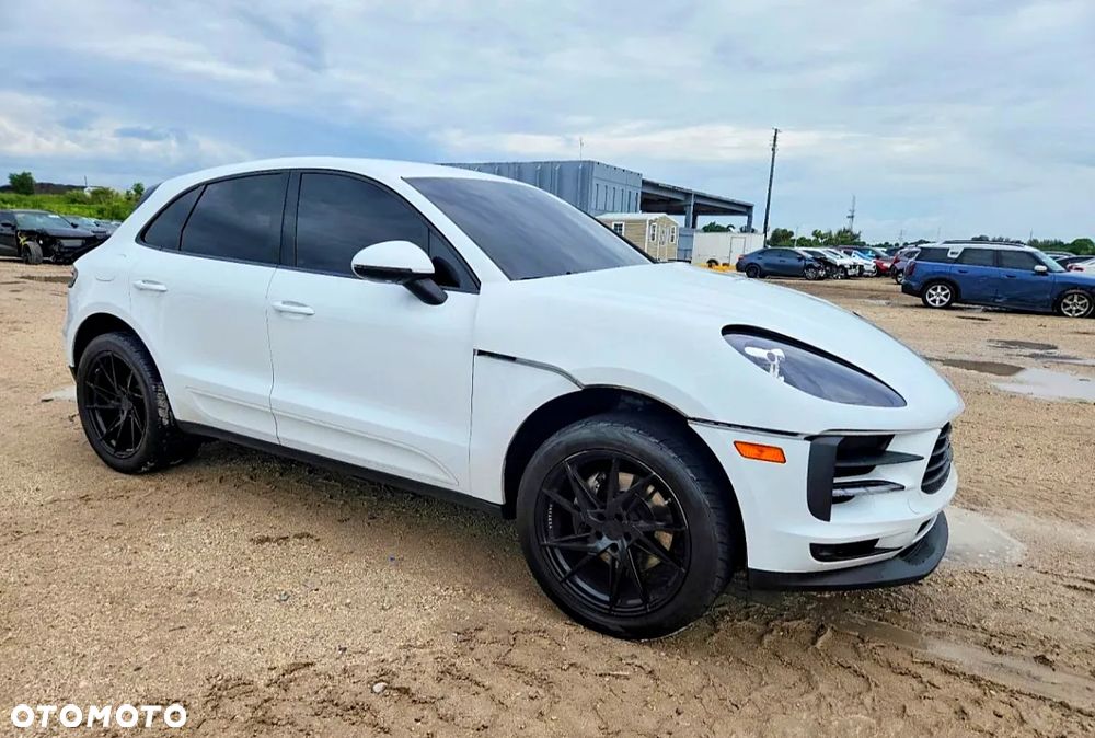 Porsche Macan - 1