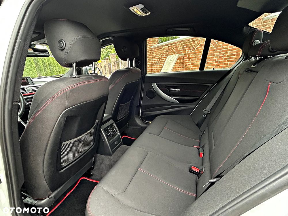 BMW Seria 3 320d Sport Line - 11