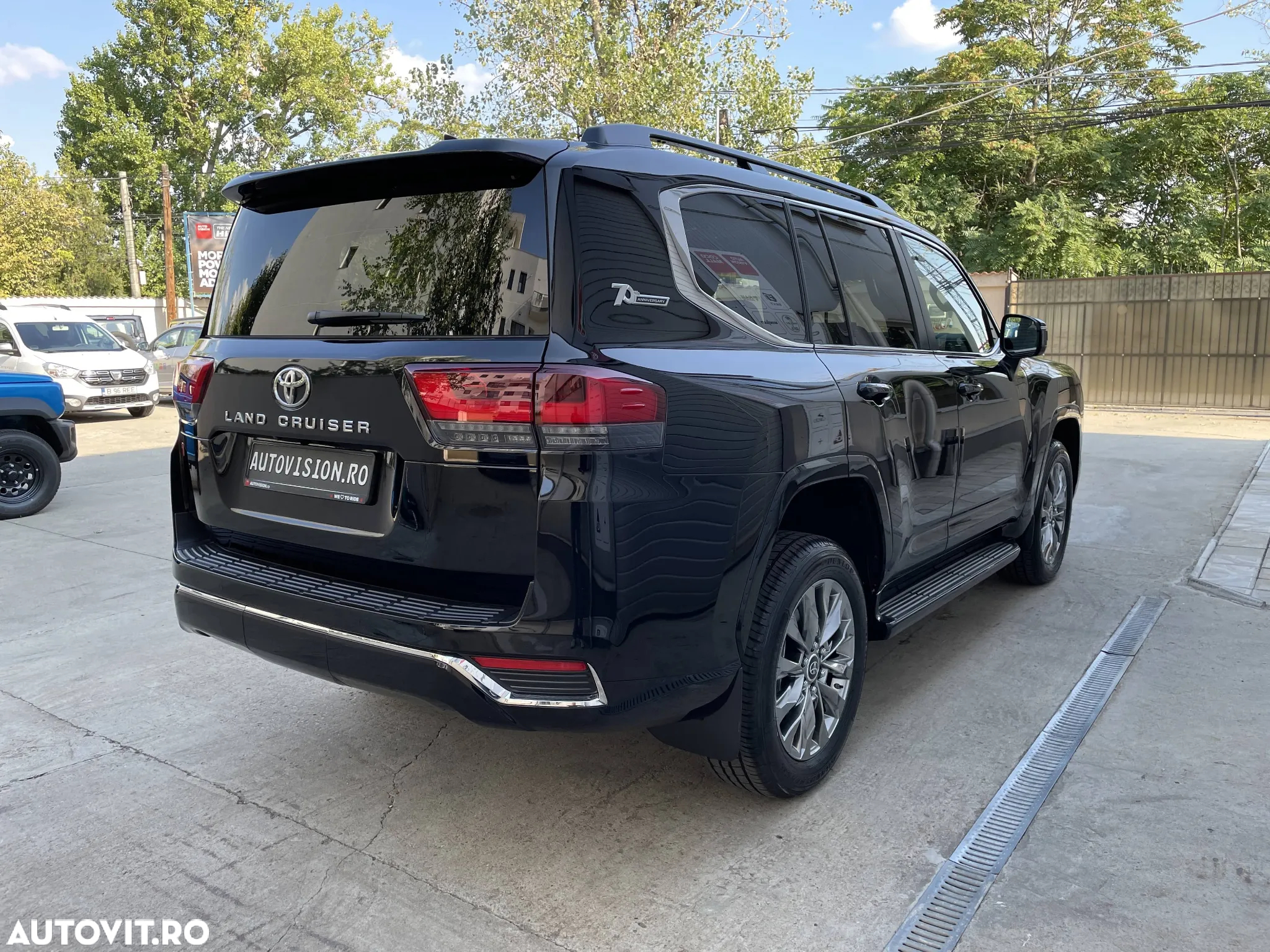 Toyota Land Cruiser 300 - 5