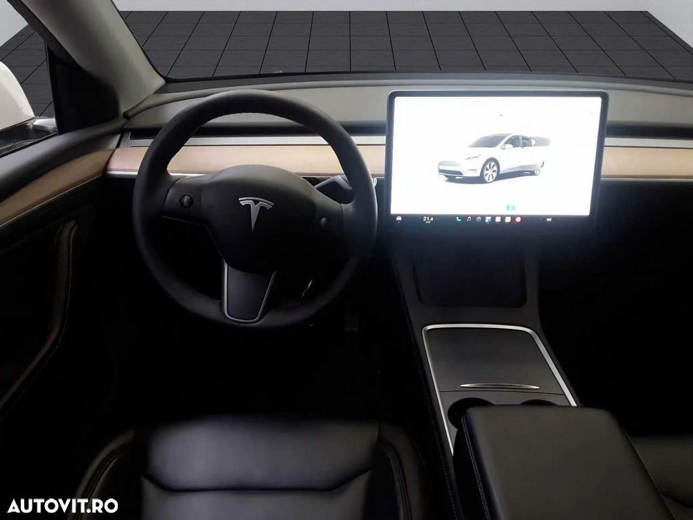Tesla Model Y - 2