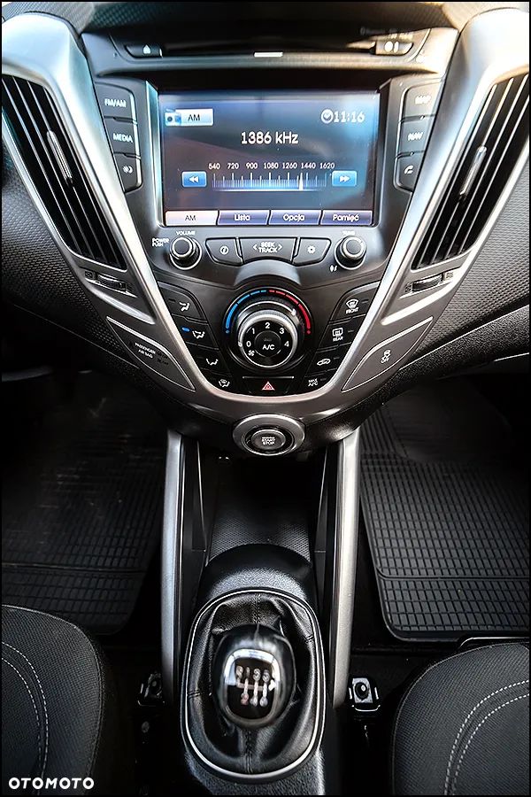 Hyundai Veloster - 24