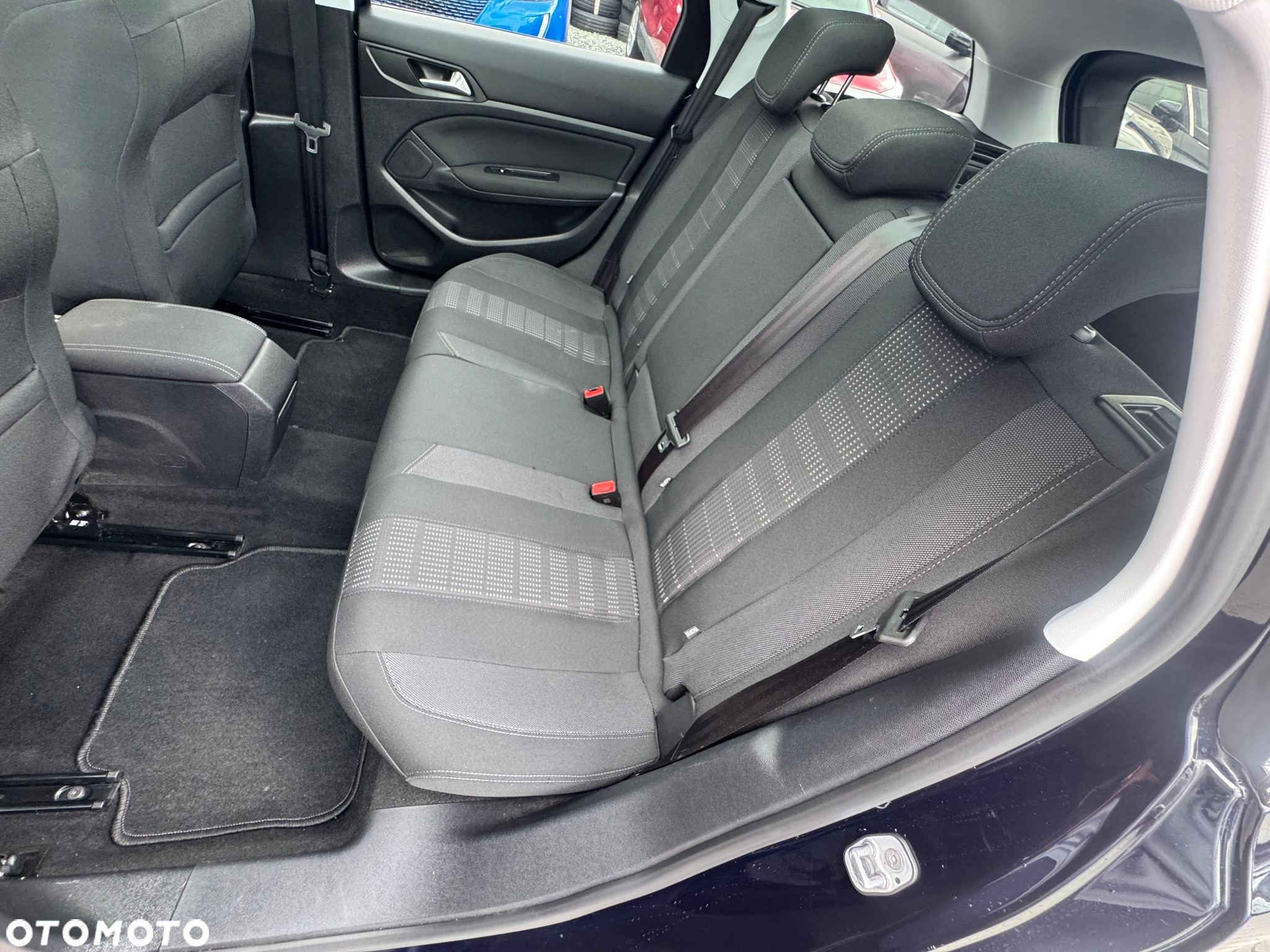 Peugeot 308 1.2 PureTech Allure S&S - 32