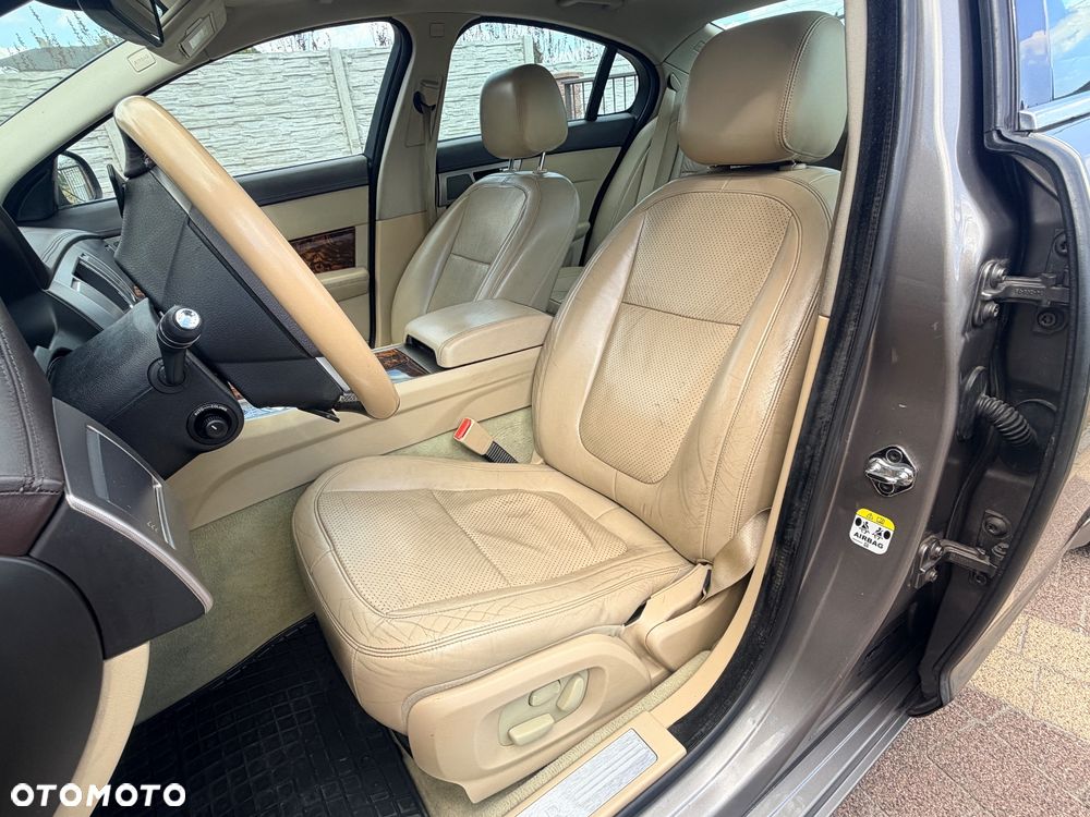 Jaguar XF 2.7 V6 Premium Luxury - 33