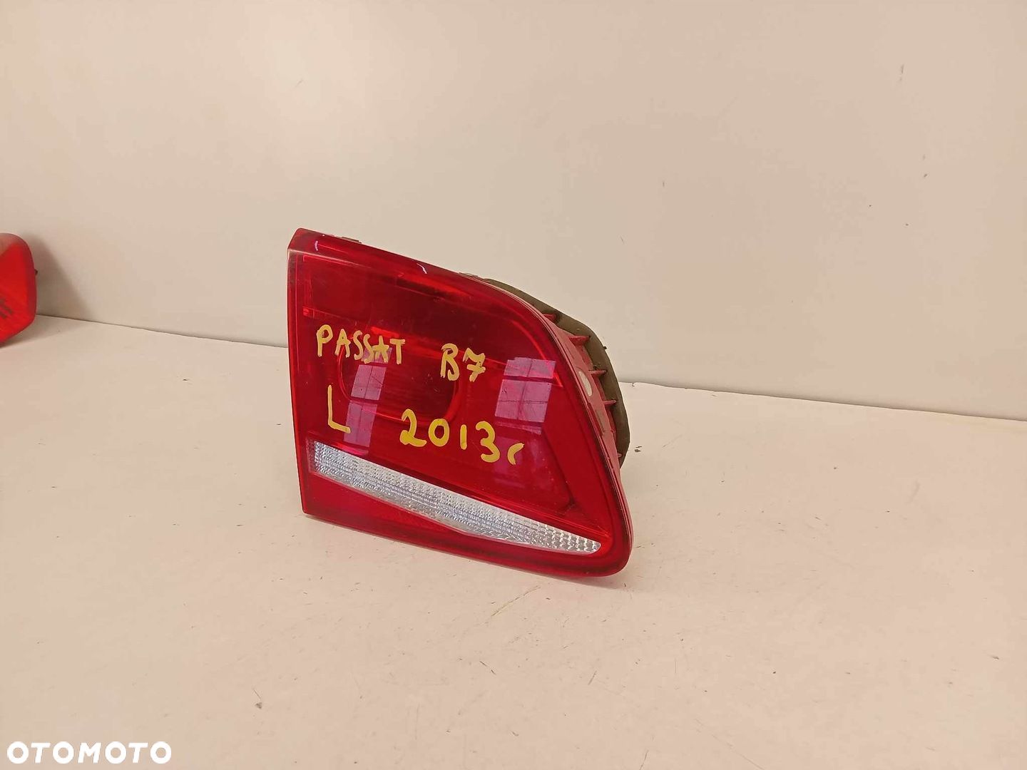 LAMPA LEWA TYŁ TYLNA VW PASSAT B7 KOMBI W KLAPĘ - 1