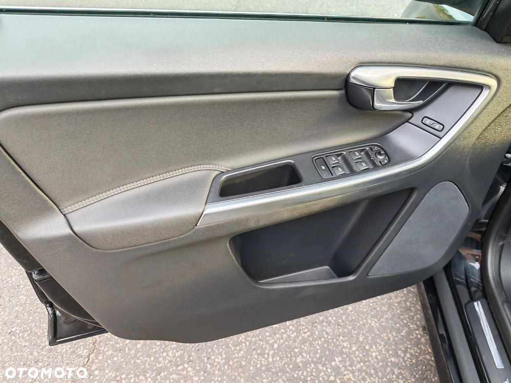 Volvo XC 60 2.4D AWD Momentum - 10