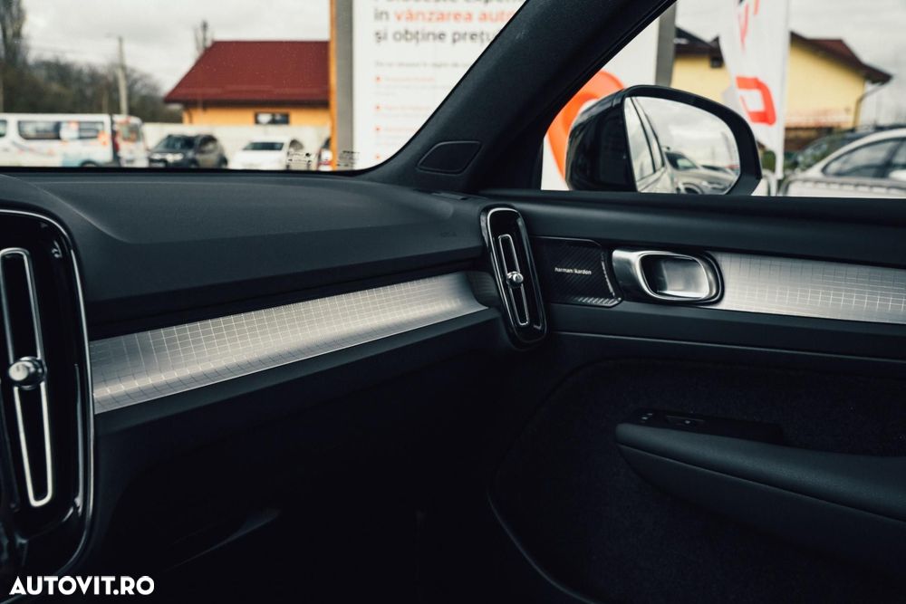 Volvo XC 40 Recharge T5 Twin Engine AT7 R-Design Expression - 22
